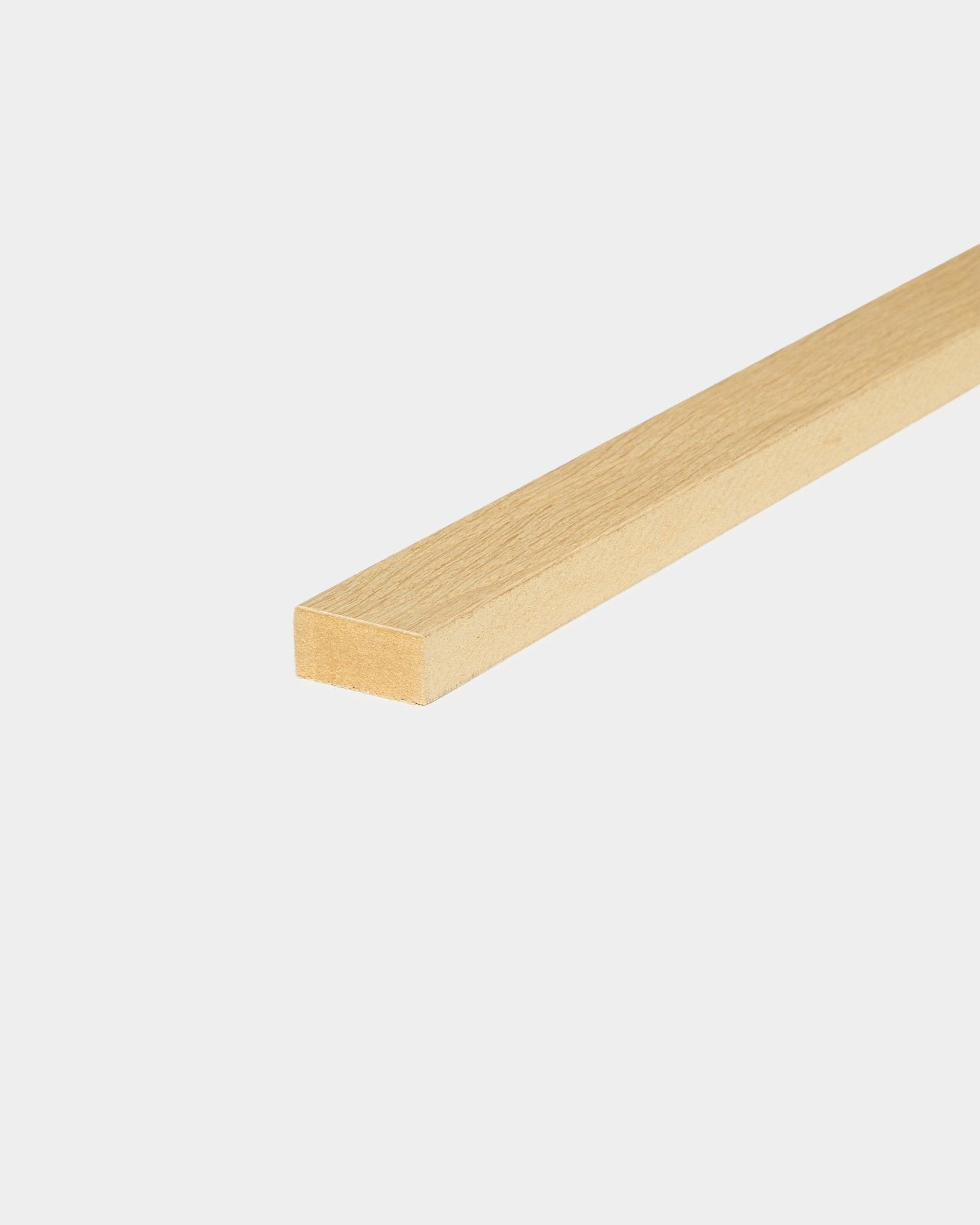 Kołek montażowy WoodUpp Lamella Classic Oak, 240 cm, jasne drewno brown — do listwy wykończeniowej Akupanel lub wymiany lameli, kompatybilny z systemami Nordic Panel akustyczny.